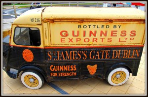 800px-Flickr_-_ronsaunders47_-_AN_OLD_GUINNESS_DELIVERY_VAN. 